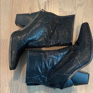 Black Ankle Boots with Chunky Heel and Side Zipper